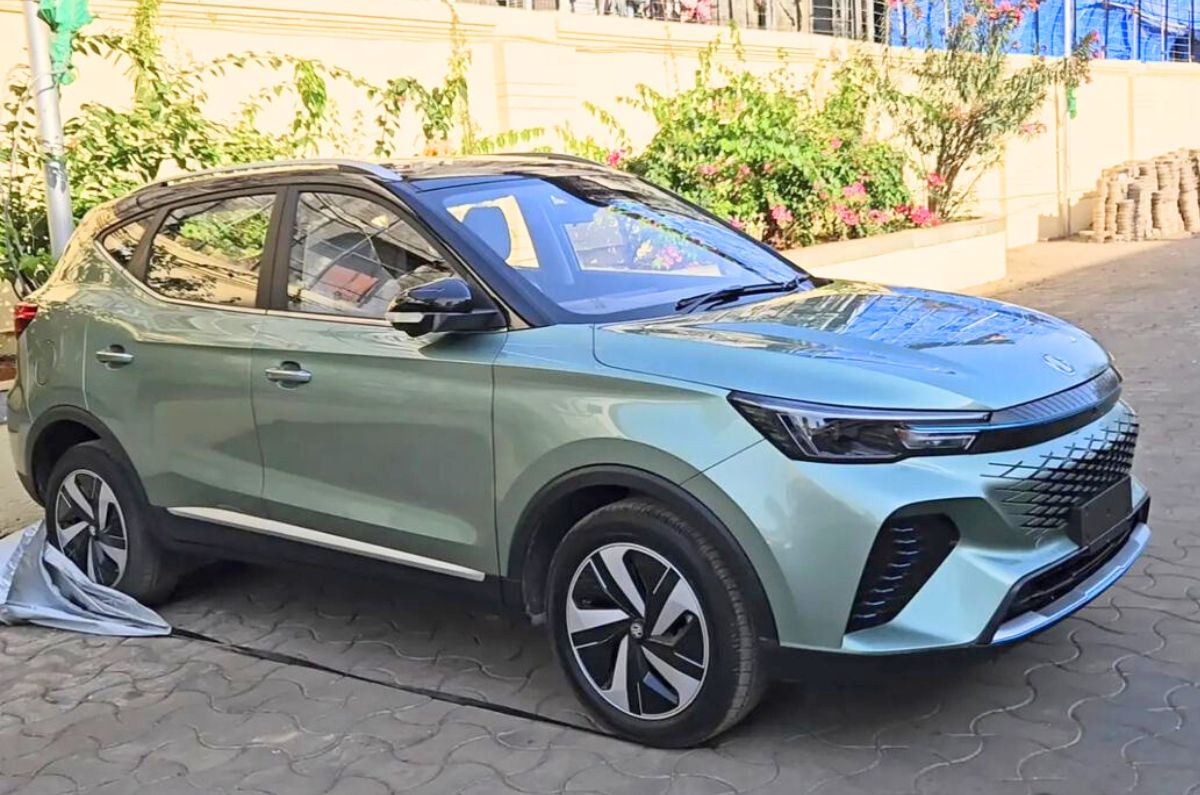MG Hector MG Astor MG VS MG Hybrid SUV India Spy Shots Fresh gajanan-kashikar-cardekho-auto-news-author-india-cardekho